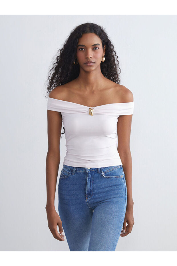 Esvab • Modern & Distinctive Wide Roba Collar Blouse with Metal Appliques