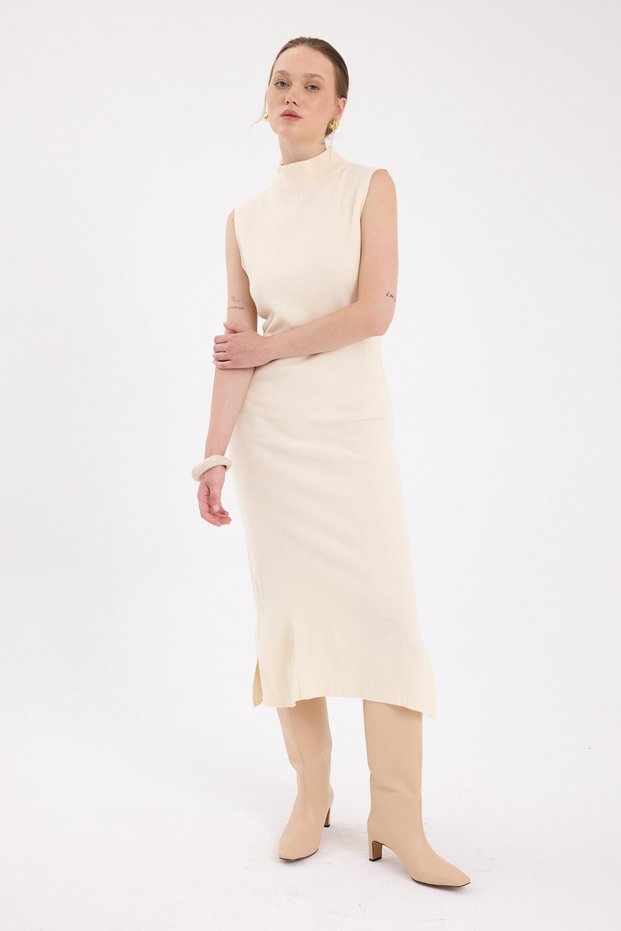 Rochie midi tricotată naturală cu mâneci zero 2232
