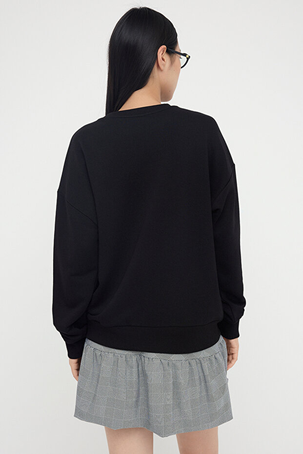 Siyah Oversize/Bol Kesim Bisiklet Yaka Kalın Şardonsuz Örme Sweatshirt TWOAW26SW00029 - 5