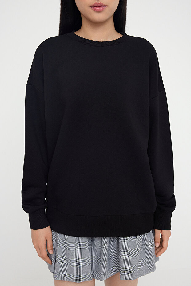 Siyah Oversize/Bol Kesim Bisiklet Yaka Kalın Şardonsuz Örme Sweatshirt TWOAW26SW00029 - 4