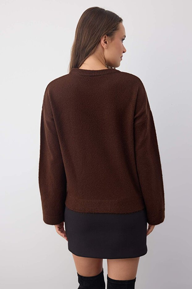 Wardrobe Essentials Kahverengi Yumuşak Dokulu Geniş Kalıp Basic Triko Kazak | TWOAW26KZ00088 - 4