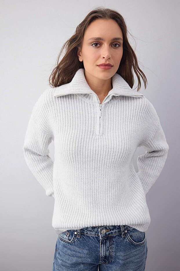 Wardrobe Essentials Açık Gri Yumuşak Dokulu Triko Kazak | TWOAW26KZ00180 - 2