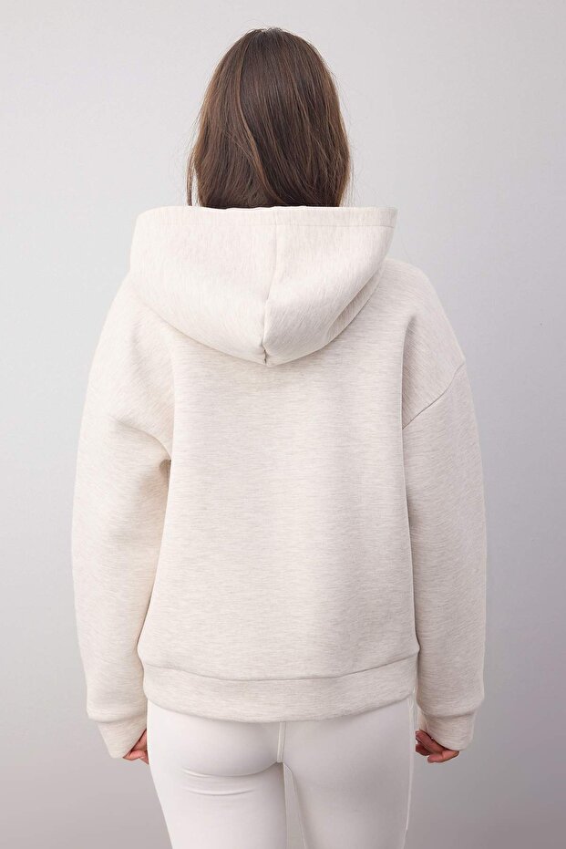 Wardrobe Essentials – Bej Melanj Oversize Kapüşonlu Örme Sweatshirt |TWOAW26SW00018 - 4