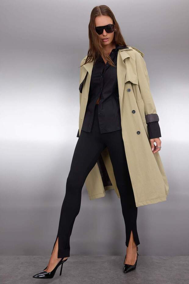 Hellkaki gestreifter, doppelt geknöpfter, übergroßer langer Trenchcoat mit Futterdetail TWOAW26TR00019 - 2