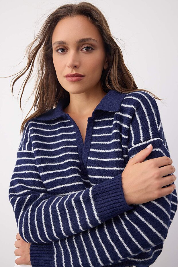 Wardrobe Essentials Lacivert*001 Yumuşak Dokulu Çizgili Geniş Kalıp Basic Triko Kazak TWOAW26KZ00087 - 1