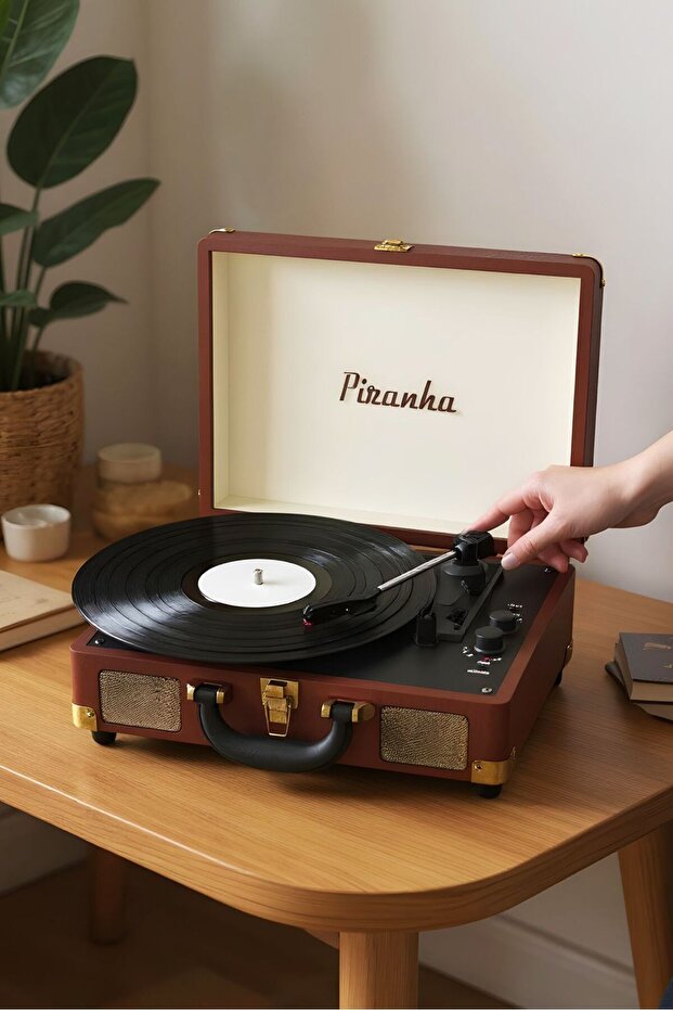 Piranha 7325 Bluetooth&#x27;lu Çantalı Pikap / Bluetooth + RCA + 3.5mm Ses Girişi / 33-45-78&#x27;lik Plaklarla Uyumlu