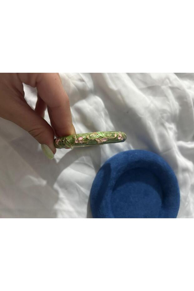 Mineli Flower Pattern Handcuff Bracelet - 1