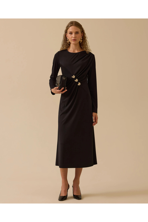 Gold Aksesuar Detaylı Drapeli Elbise - 2