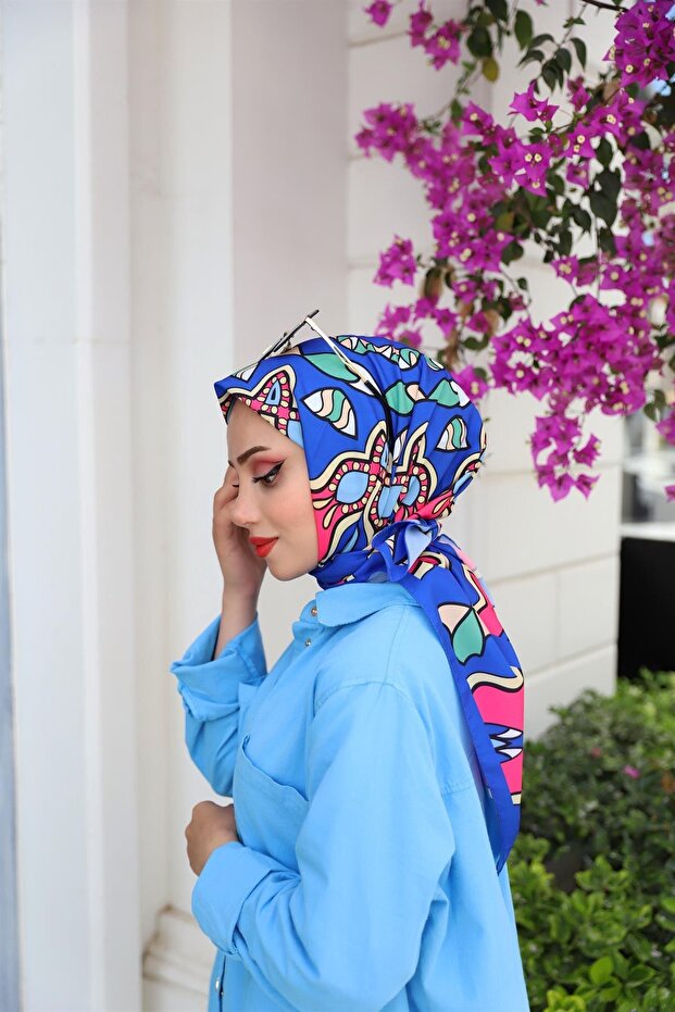 وشاح منقوش باللبلاب
