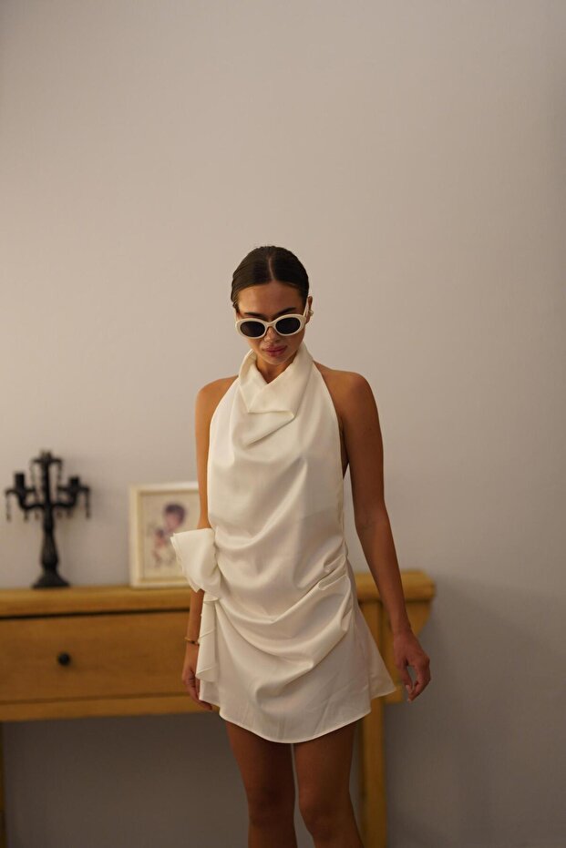 Lise Gül Detailed White Satin Dress