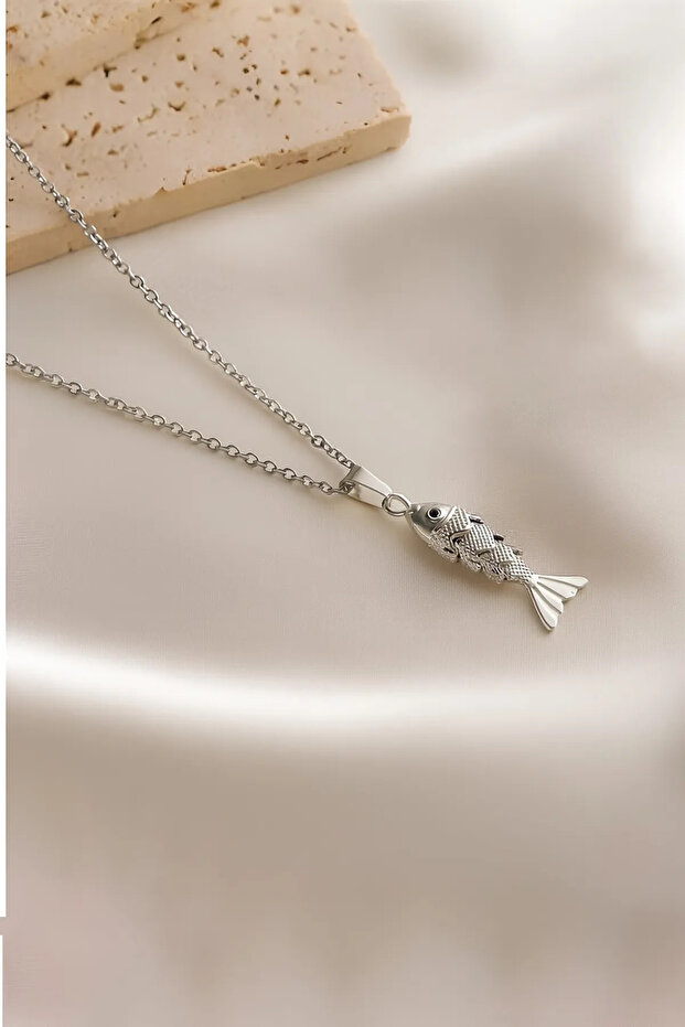 قلادة السمكة الفضية - 1