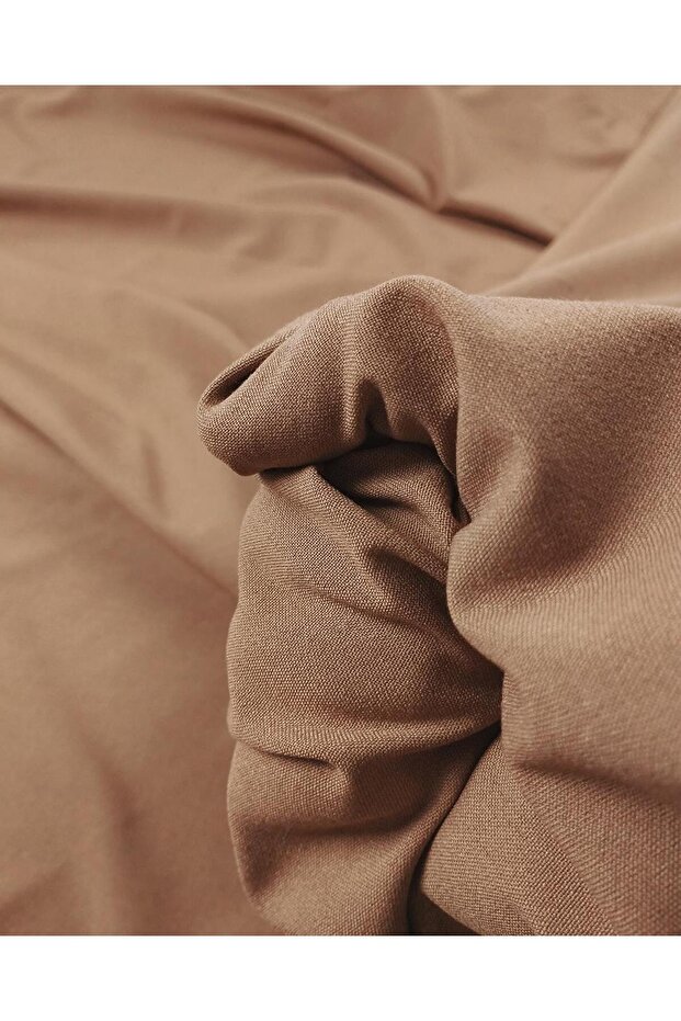 Crepe Gabardine Interspersed Woven in Brown Color (Width 140 cm X Length 270 cm)