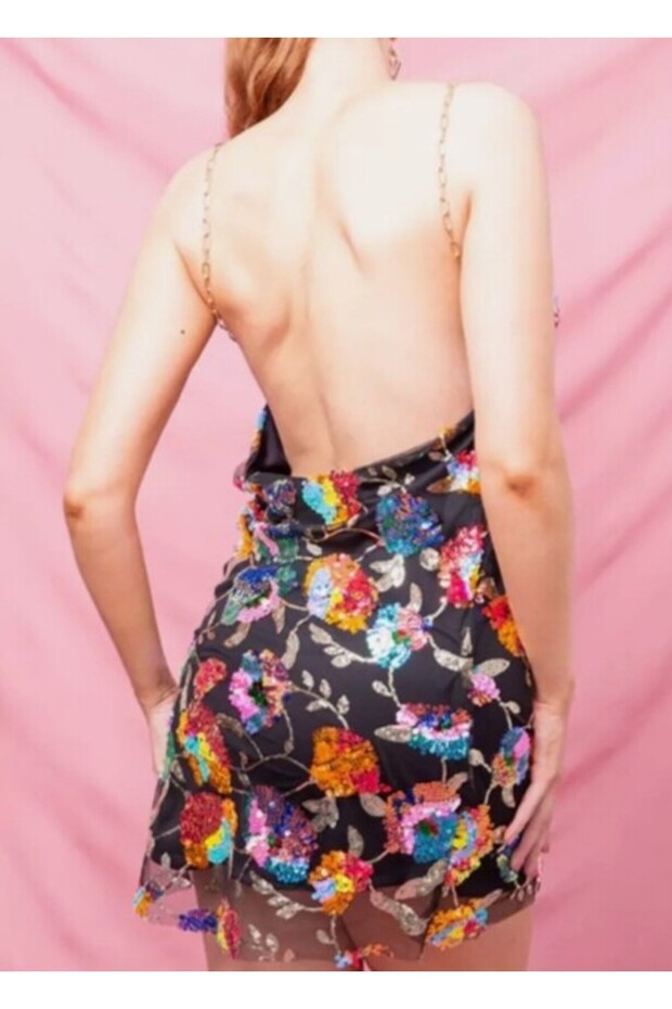 parlak pullu mini sırtı açık elbise - 5