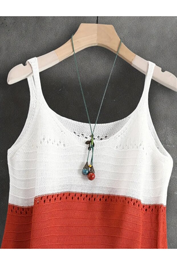 بلوزة مخططة برقبة على شكل حرف V - 3