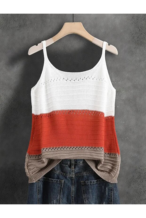 بلوزة مخططة برقبة على شكل حرف V - 2