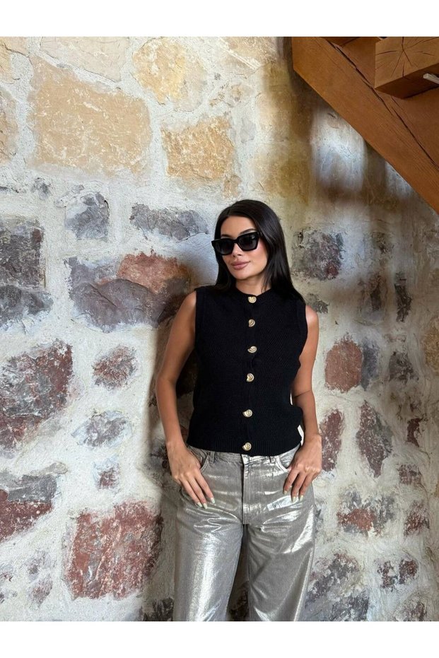 Sea Shell Buttoned Vest Jumper