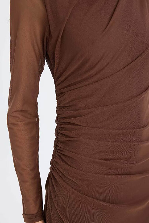 Bodycon přiléhavé dámské šaty s polovičním rolákem tyl hnědé E3548AX/BN167 - 4