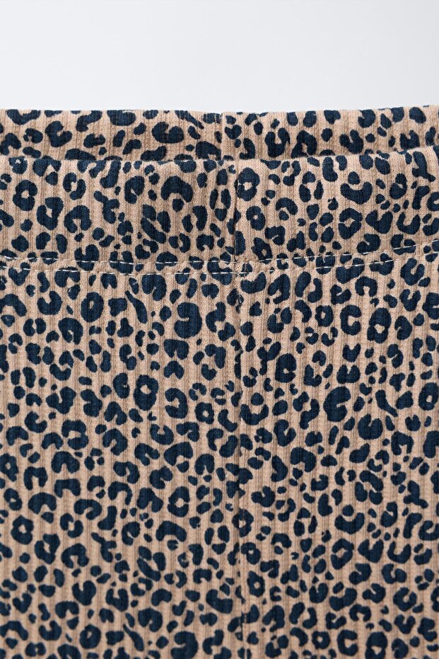 Dívčí bavlněná mikina s aplikací srdce v barvě ecru a leopardí vzorované legíny - 5