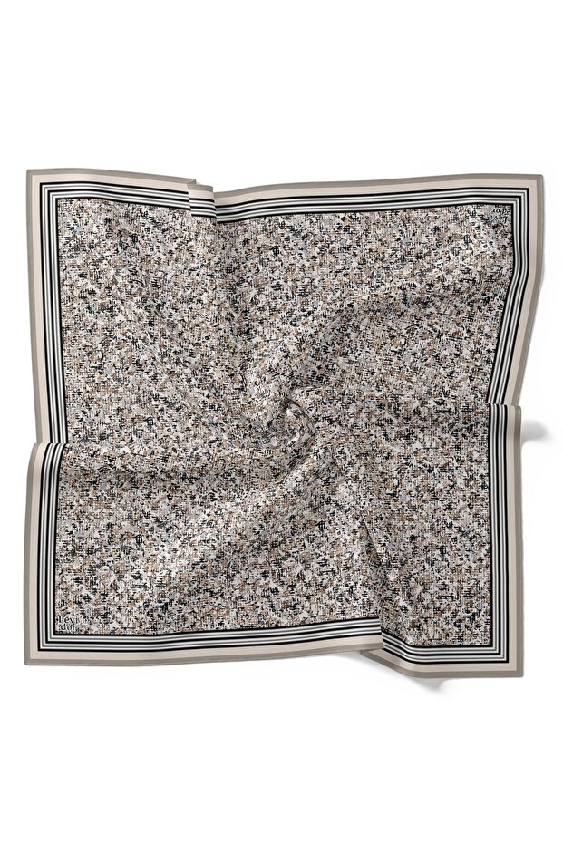 وشاح كريستالي لامع بنمط خطوط هندسية - 1