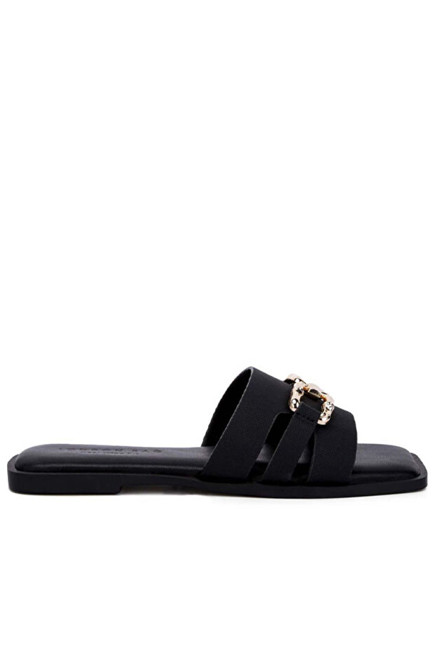 Women Horsebit Embellished Flats in Black