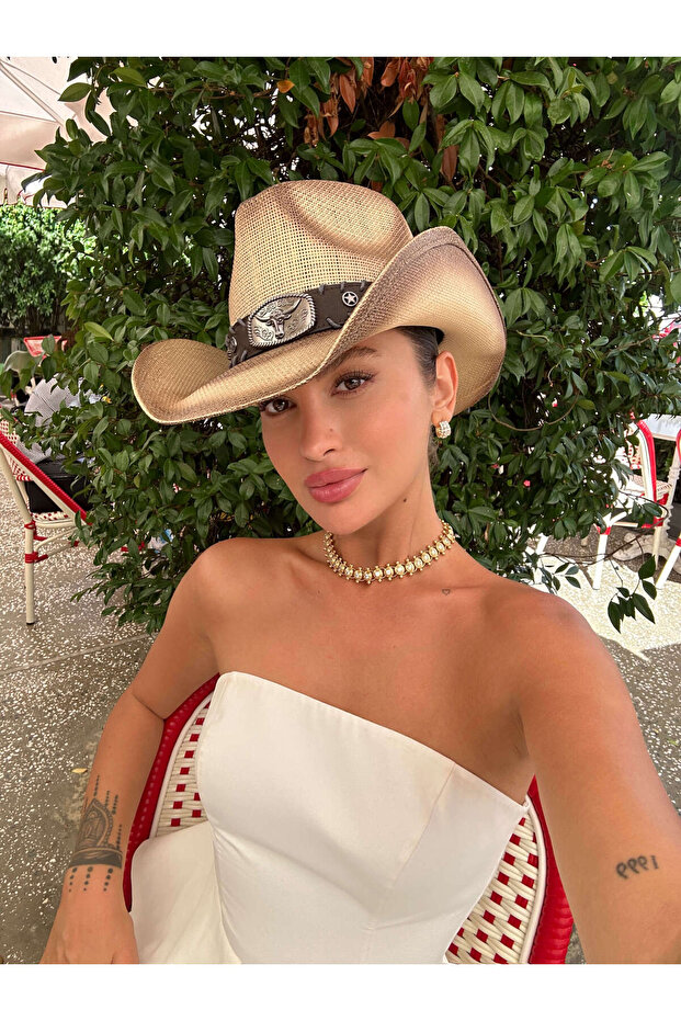 Western Style Straw Cowboy Hat – Metal Buckle and Patterned Ribbon