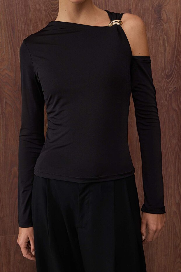 Siyah Aksesuar Detaylı Cut Outlu Fitted/Vücuda Oturan Uzun Kollu Esnek Örme Bluz TWOAW26BZ00131 - 3