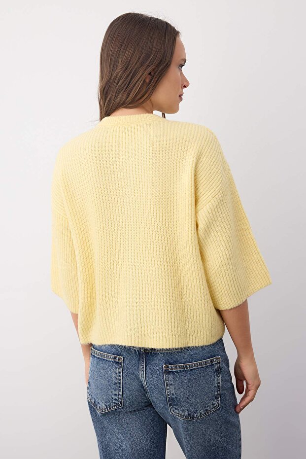 Wardrobe Essentials Sarı Yumuşak Dokulu Geniş Kalıp Kısa Kol Basic Triko Hırka TWOAW26HI00251 - 4