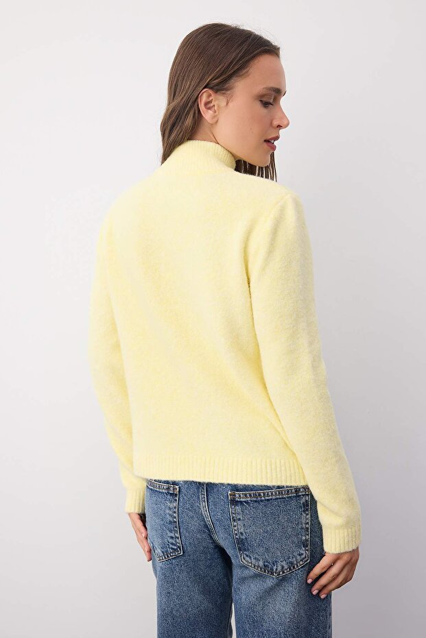 Wardrobe Essentials Sarı Yünlü Fermuarlı Dik Yaka Papatya Elcikli Triko Hırka |TWOAW26HI00090 - 5