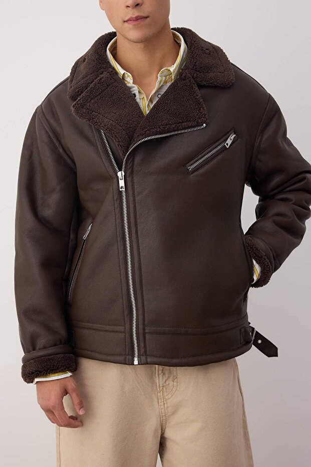 Brązowa kurtka męska o regularnym kroju, wykonana w 100% ze skóry syntetycznej PU TMNAW26MO00005 - 6