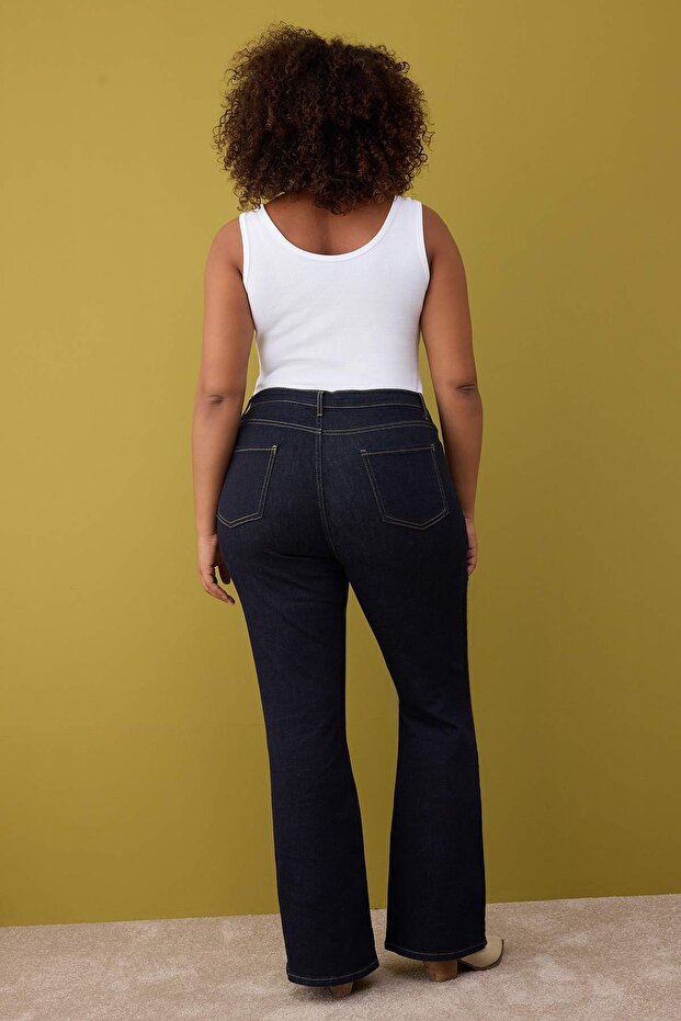 Koyu Mavi Yüksek Bel İspanyol Paça Denim Büyük Beden Flare Jeans TBBAW26CJ00030 - 4