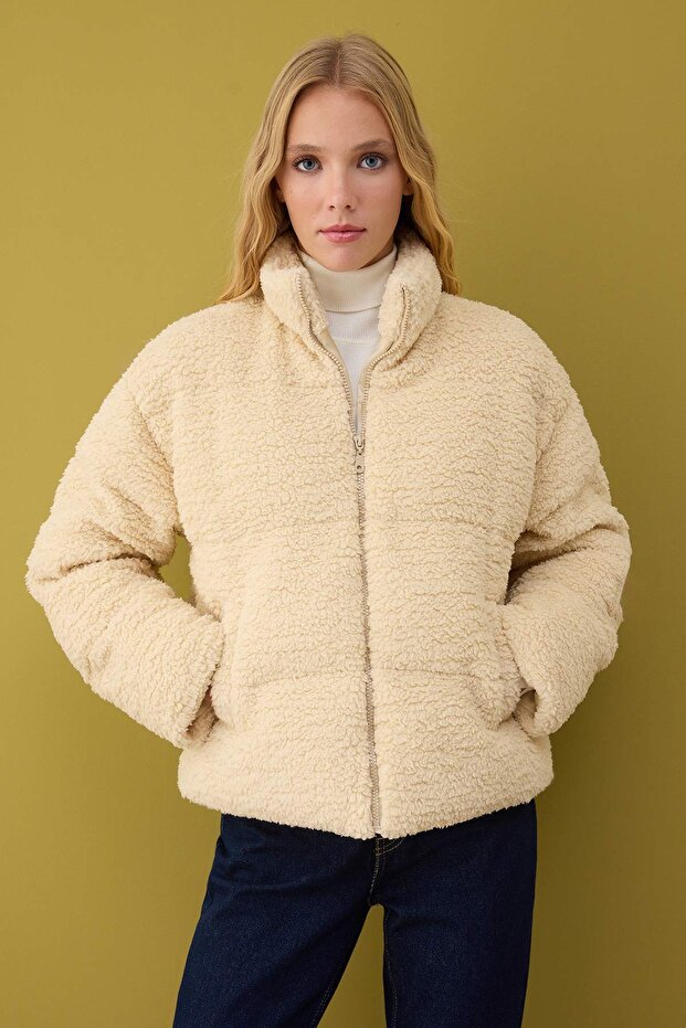 Ekru Regular Kalıp Peluş Şişme Mont TWOAW26MO00144 - 2