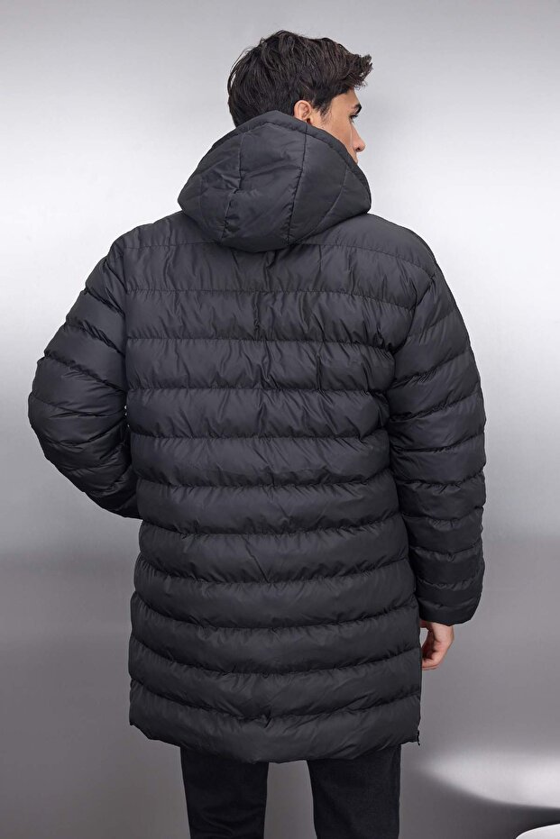 Siyah Regular Fit Yanı Fermuarlı Rüzgara Dayanıklı Kışlık Mont TMNAW23MO00064 - 4