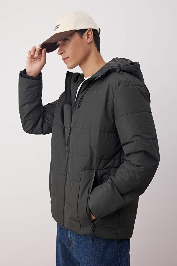 Haki Regular Fit Puchowa kurtka zimowa dla mężczyzn TMNAW26MO00000 - 2