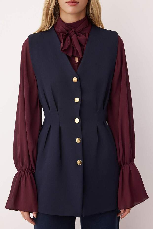 Granatowa dopasowana kamizelka z falbaną i zatrzaskami TCTAW26YL00004 - 3