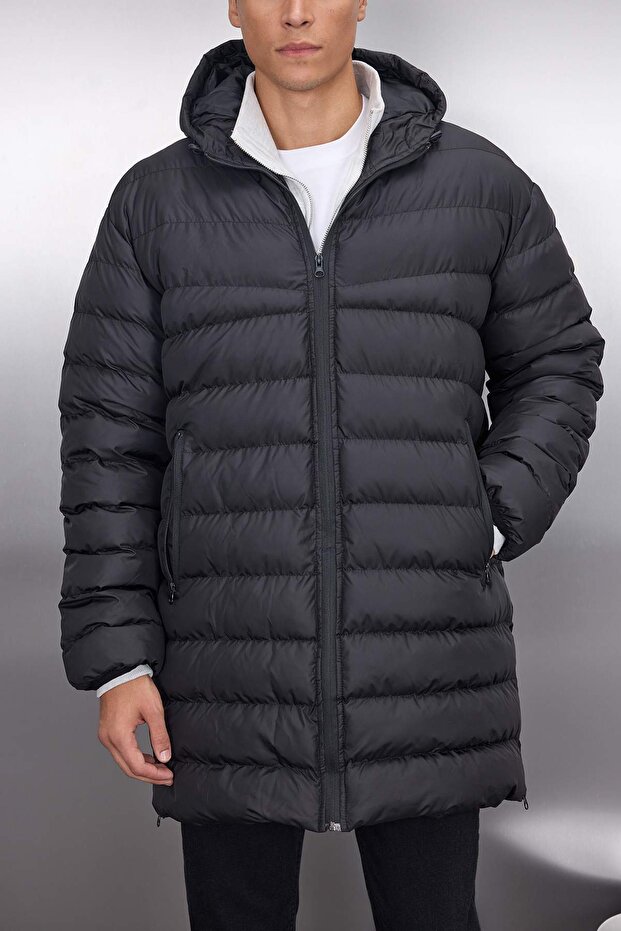 Siyah Regular Fit Yanı Fermuarlı Rüzgara Dayanıklı Kışlık Mont TMNAW23MO00064 - 3