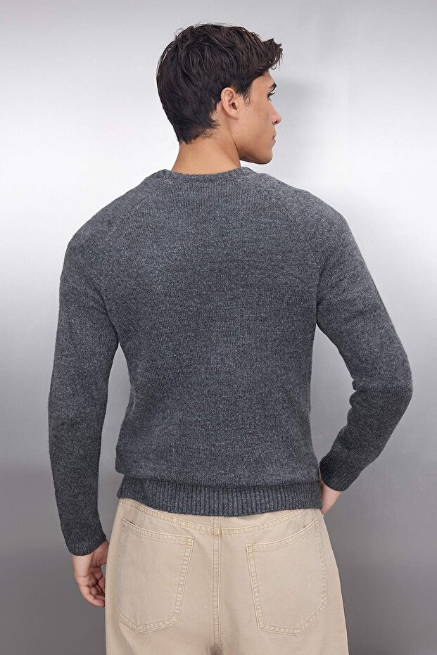 Antrasit Slim Fit Bisiklet Yaka Saç Örgü Triko Kazak TMNAW25KZ00012 - 4