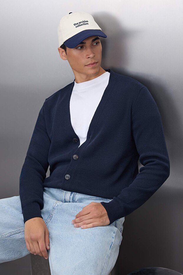 Lacivert Erkek Slim Fit Pamuklu V Yaka Düğmeli Hırka TMNAW21HI0274 - 2