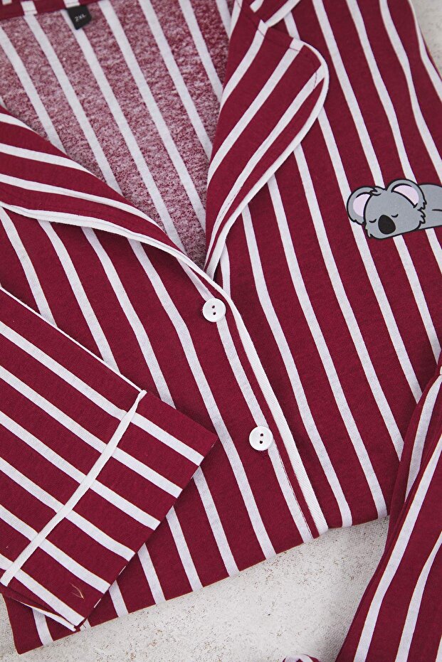 Kırmızı Çizgili Gömlek Yaka Biyeli Örme Pijama Takımı TBBAW25AI00052 - 3