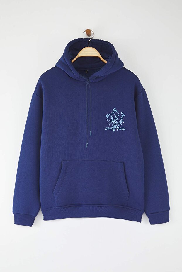 Lacivert Oversize/Geniş Kesim Kapüşonlu Baskılı İçi Polar/Sıcak Tutan Sweatshirt TMNAW24SW00100 - 8