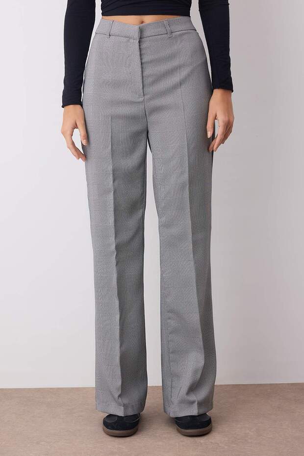 Gri Ekoseli Flare Bootcut Kumaş Pantolon TWOAW26PL00067 - 3