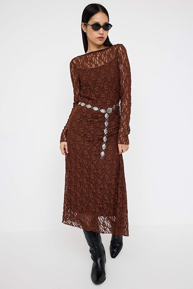 Kahverengi Dantel Bodycon Midi Sırt Dekolteli Astarlı Esnek Örme Elbise TWOAW26EL00016 - 2