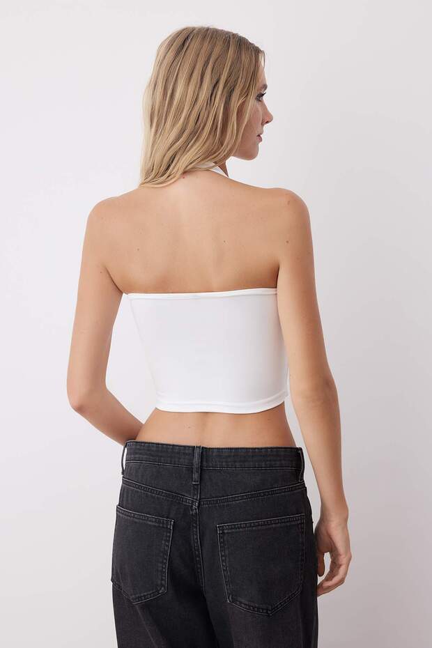 Siyah-Beyaz Boyundan Geçmeli Vücuda Oturan Crop Esnek Örme Bluz TWOAW26BZ00251 - 7