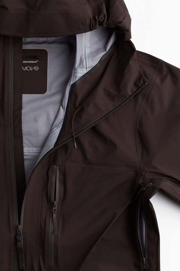 Regular Fit Lightweight shell jacket in StormMove™ - 2