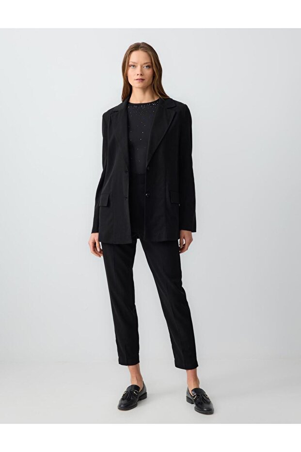 سترة سوداء منسوجة بأكمام طويلة وقصة مستقيمة - 2