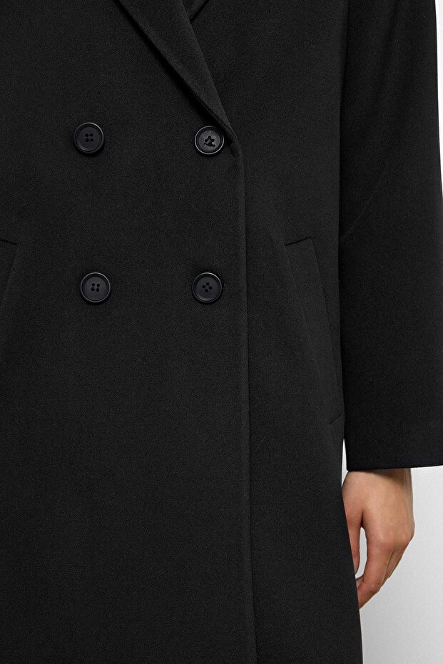 معطف كبير الحجم مبطن ومزخرف باللون الأسود 3095 - 5