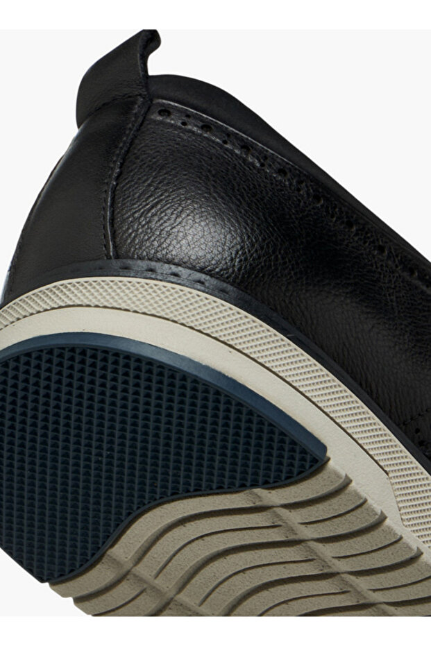 Men's Solid Lace-Up Sneakers - 5