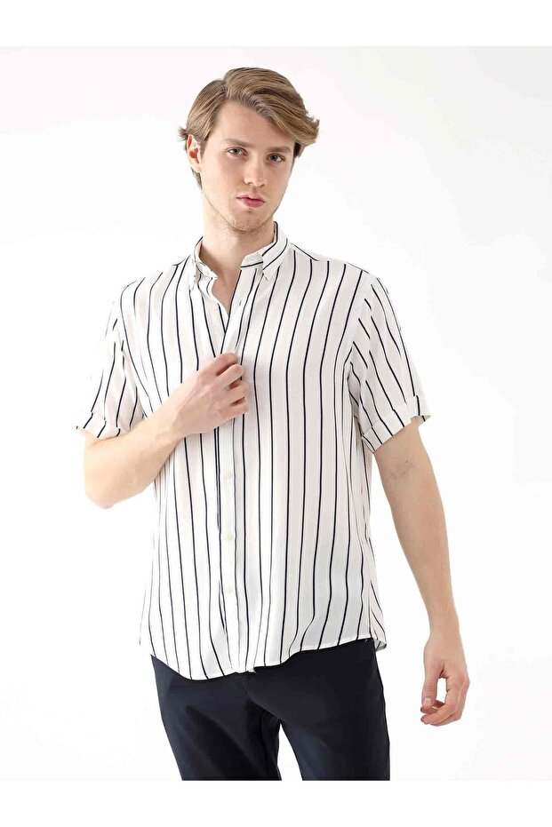 Men's Regular Fit Button-Down Collar Short Sleeve White Shirt