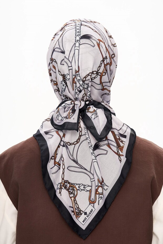 Chaine Eternelle Superior Soft Chain Patterned Square Scarf Gray - 4