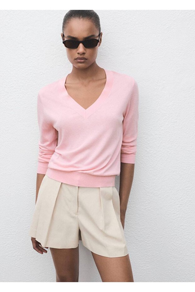 V-neck thin knitwear sweater