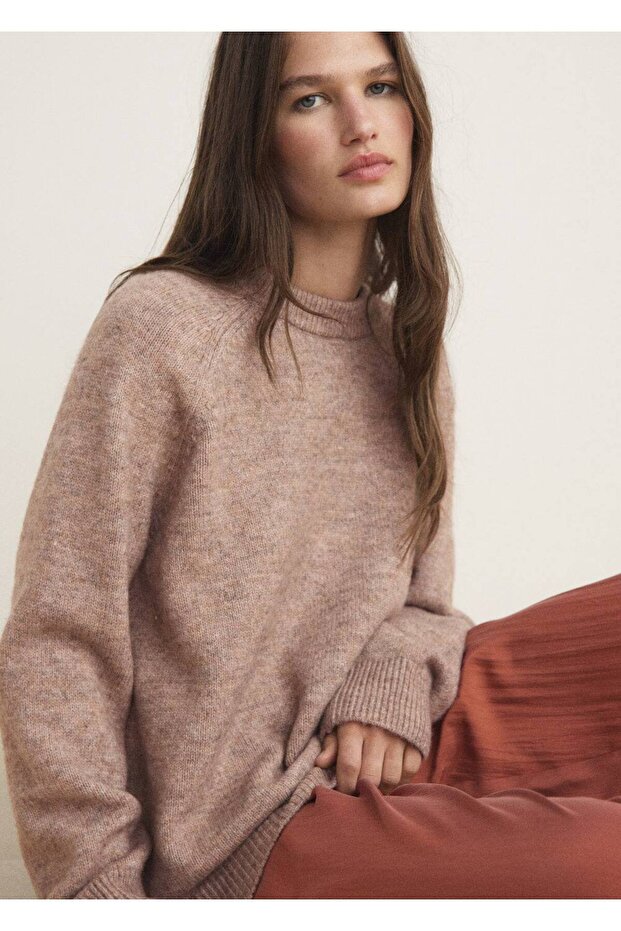 Round neck knitwear sweater